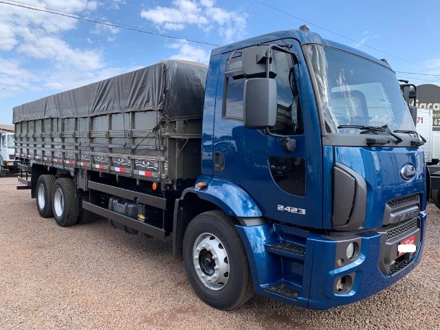 FORD CARGO 2423 18/19 217.000 KM COM GRANEL R$ 280.000,00