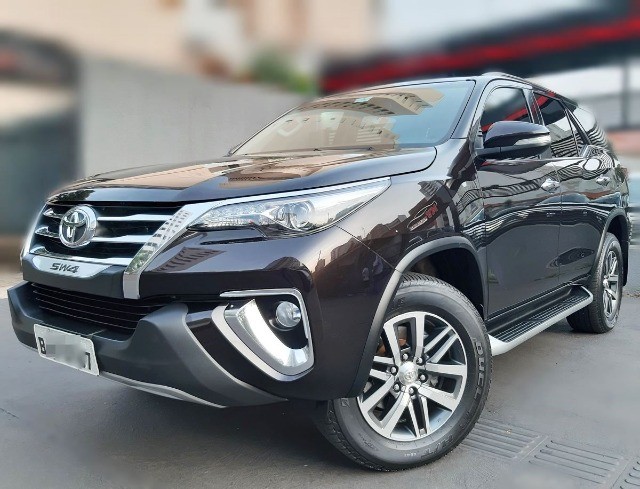 TOYOTA HILUX SW4 SRX 7 LUGARES !