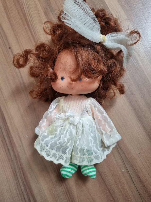 Boneca moranguinho anos 80