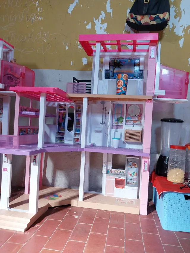 Casa da Barbie 3 andares  Trocamos a antiga casinha da Barbie por esta  Mansão da Barbie 