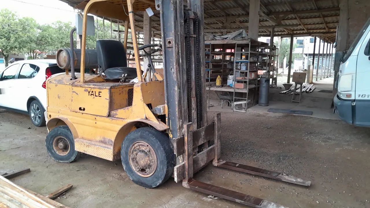 Empilhadeira para 2 ton