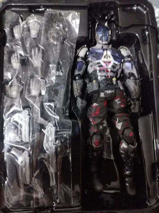 Play Arts Kai Batman Arkham Knight - Figura de Ação - Foto 2
