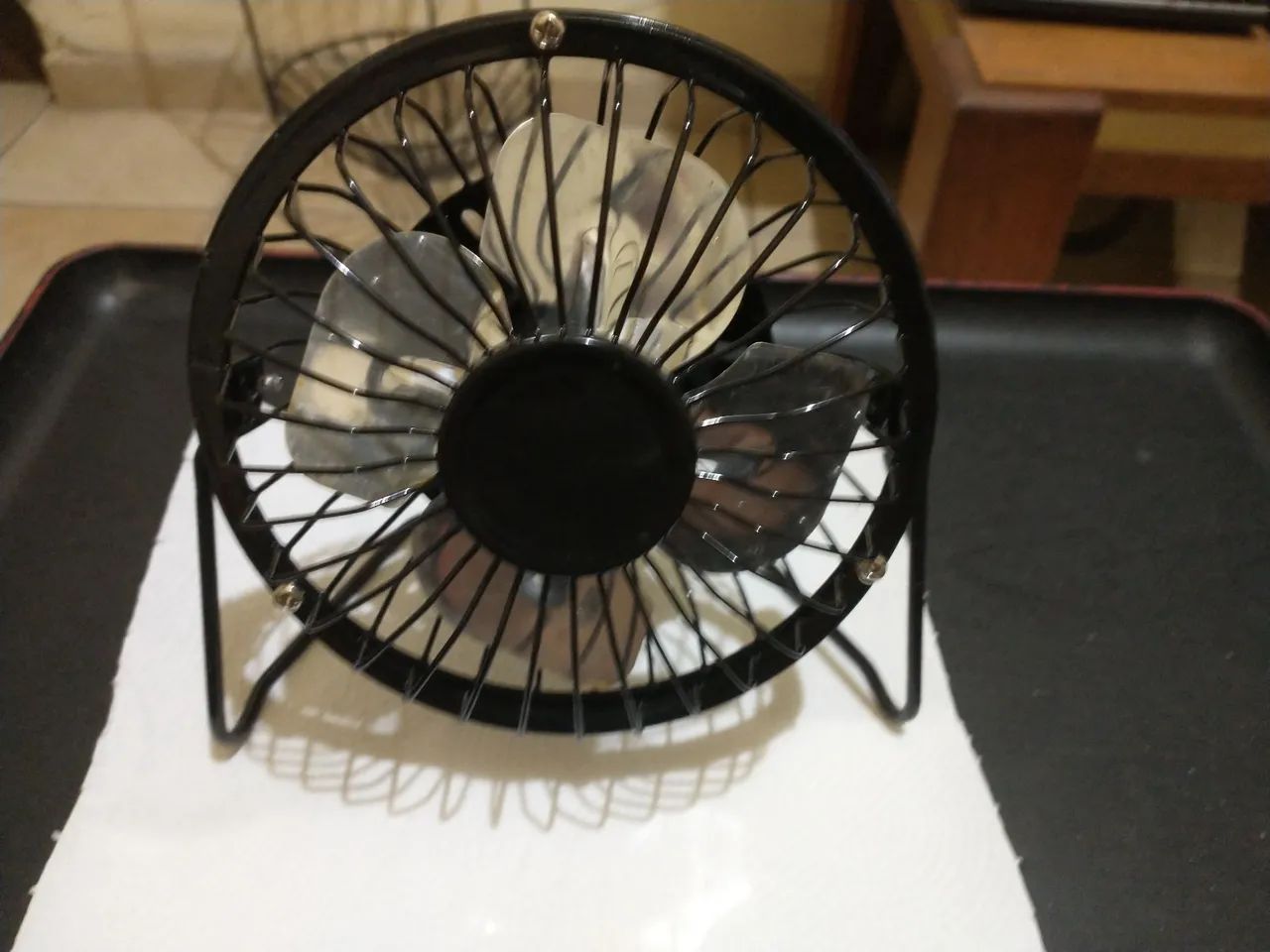 Mini ventilador de mesa com defeito