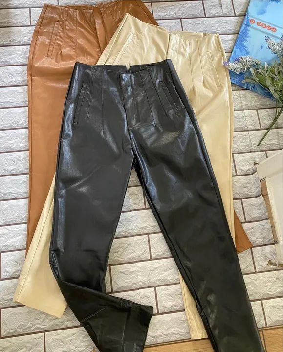 Vendo Calça de Couro Fake Tamanho P Nunca Usada - Foto 3