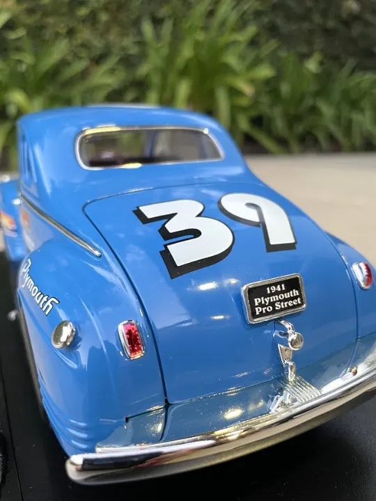 Miniatura 1:18 Ano 1941 - Road Signature Plymouth Pro Street Edç