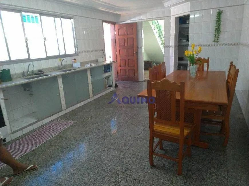 Casa em excelente localização, com potencial para moradia e negócios, garagem para até 10  - Foto 9