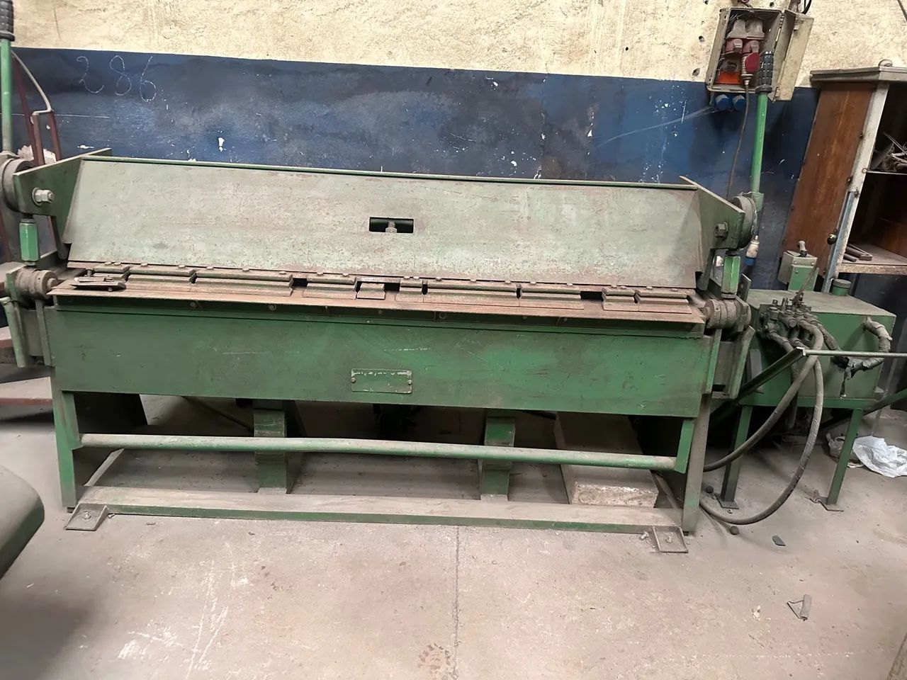 Dobradeira de chapa Imag mecanizada 2000mm para chapa 2,25mm.