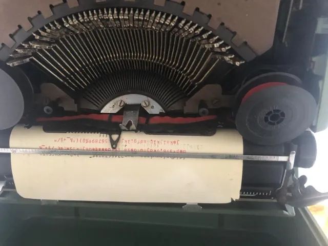Maquina de datilografia Olivetti Roma - funcionando