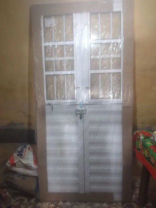 Vendo essa linda porta de alumínio branco por apenas 500 - Foto 3