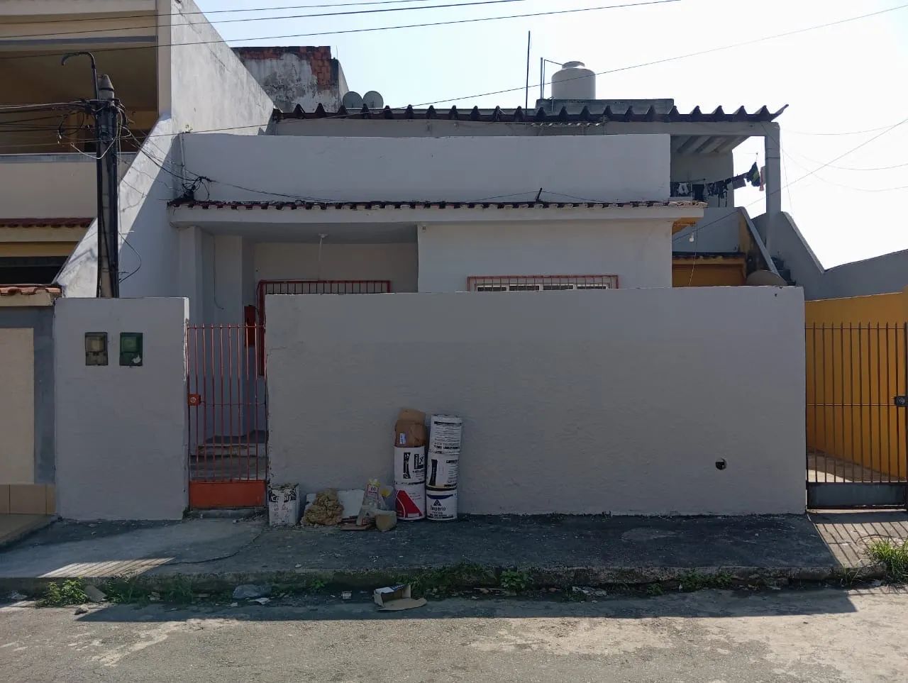 Alugo casa com 2 quartos 