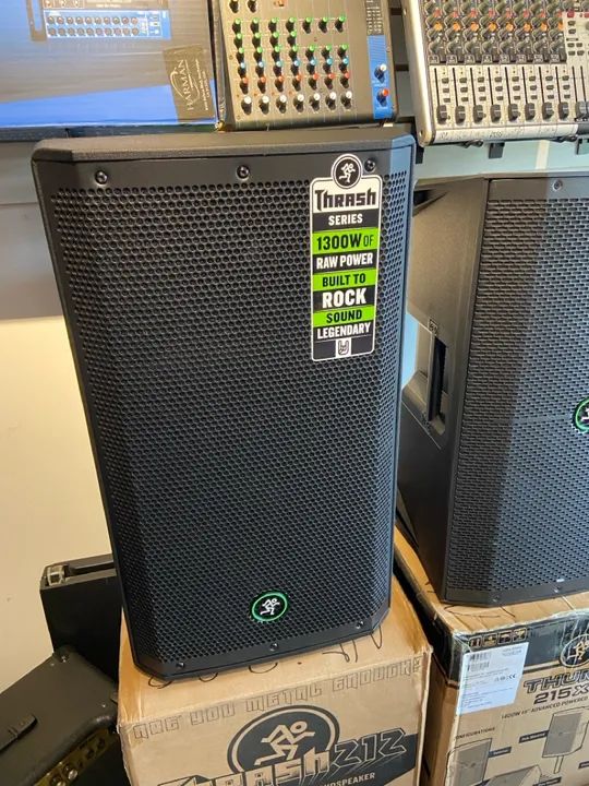 Caixa de Som Mackie 1300W Thrash 212