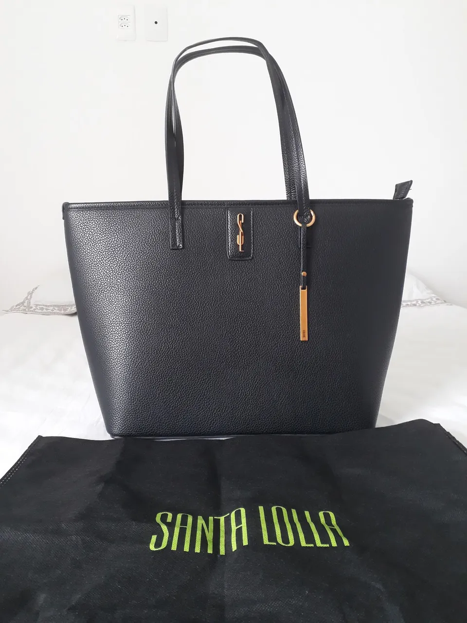 Bolsa Santa Lolla Preta - Elegância e Sofisticação