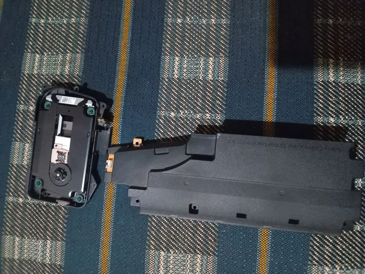 Leitor e fonte ps3 super slim funcionando tirada de placa com defeito.