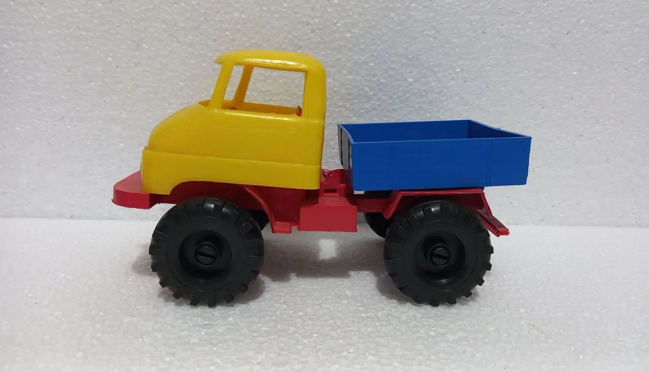 Caminhão de brinquedo antigo UNIMOG. - Foto 3