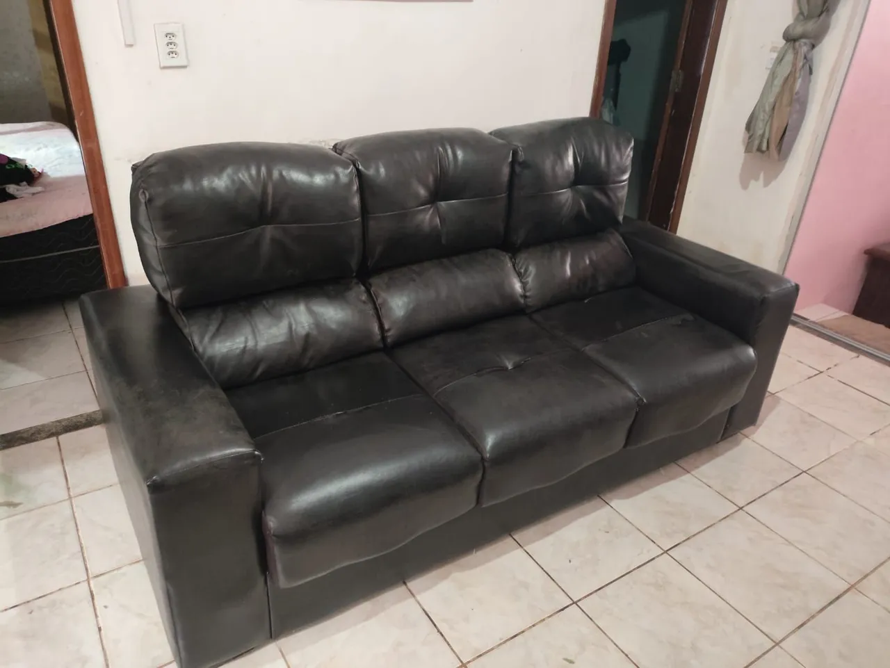 Sofá de Couro Preto 3 Lugares