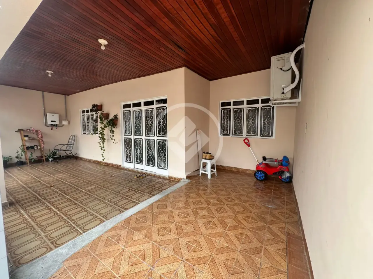 CASA 3 QUARTOS - UMA SUÍTE - ENERGIA SOLAR - ACEITA FINANCIAMENTO - COHAB CRISTO REI - VÁR