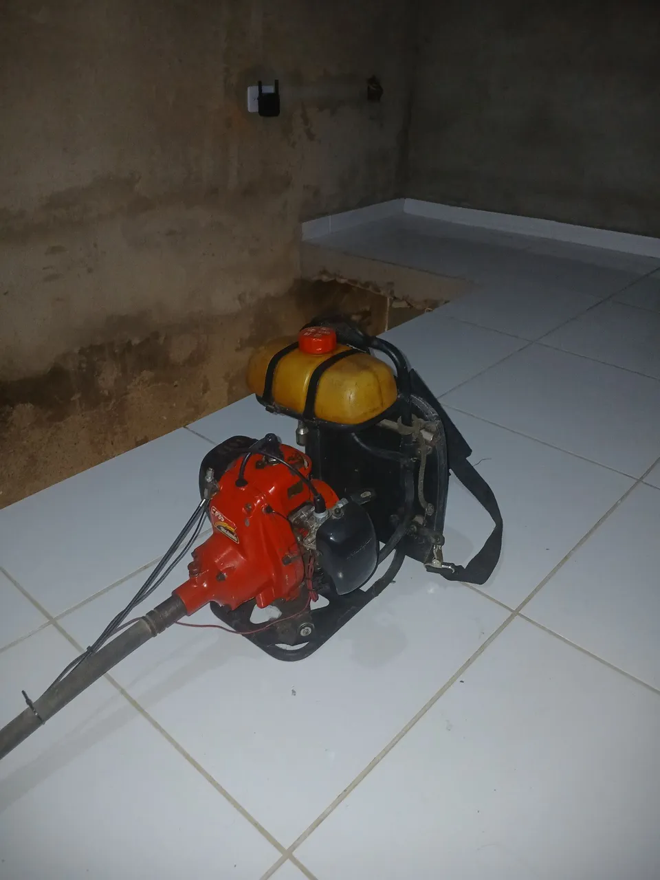 Roçadeira Costal Shindaiwa + acessórios