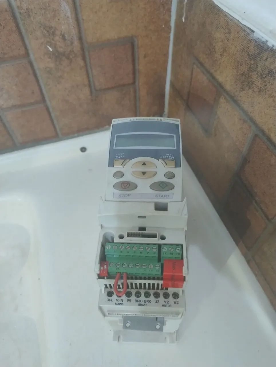 Inversor de Frequência Trifásico<br>2CV/1,5kW 380V 4,1A<br>ACS355-03E-04A1-4 - Foto 2