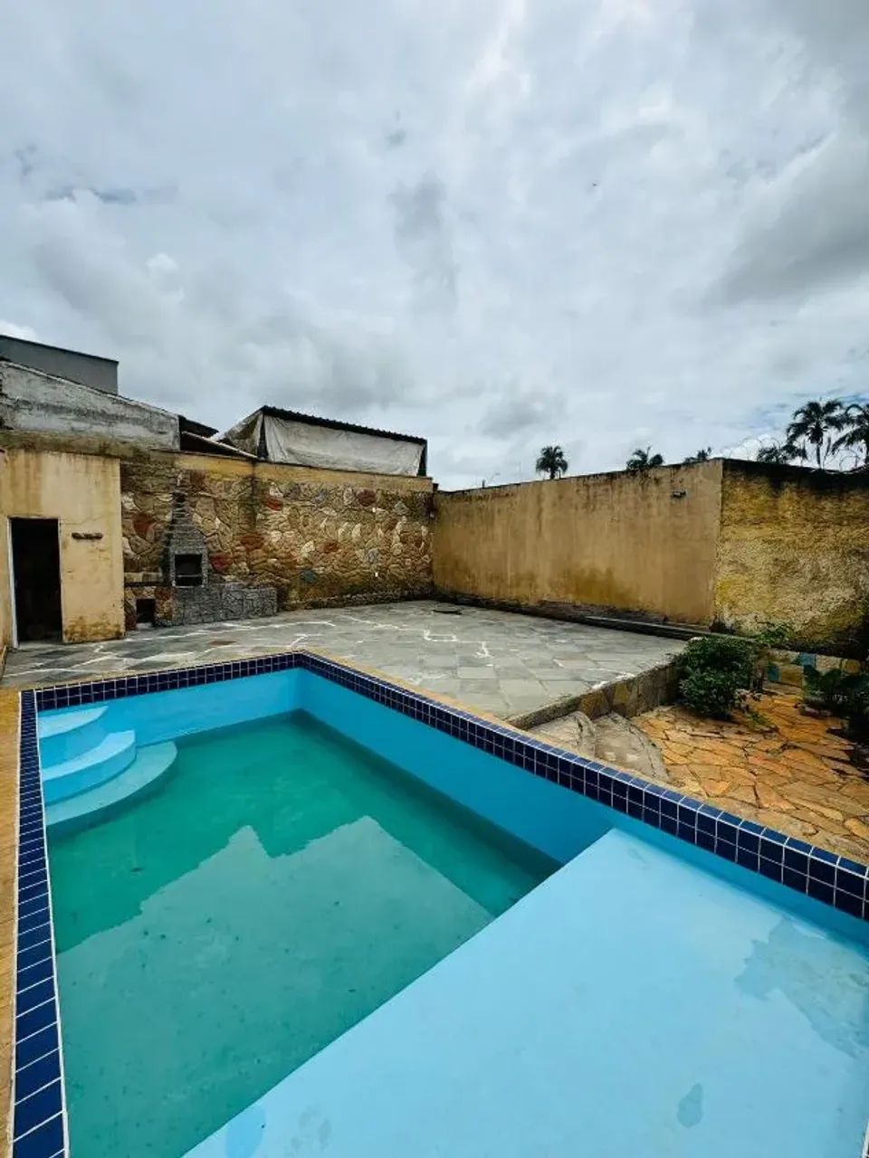 Casa a venda em Garavelo Residencial Park com 3 quartos e piscina