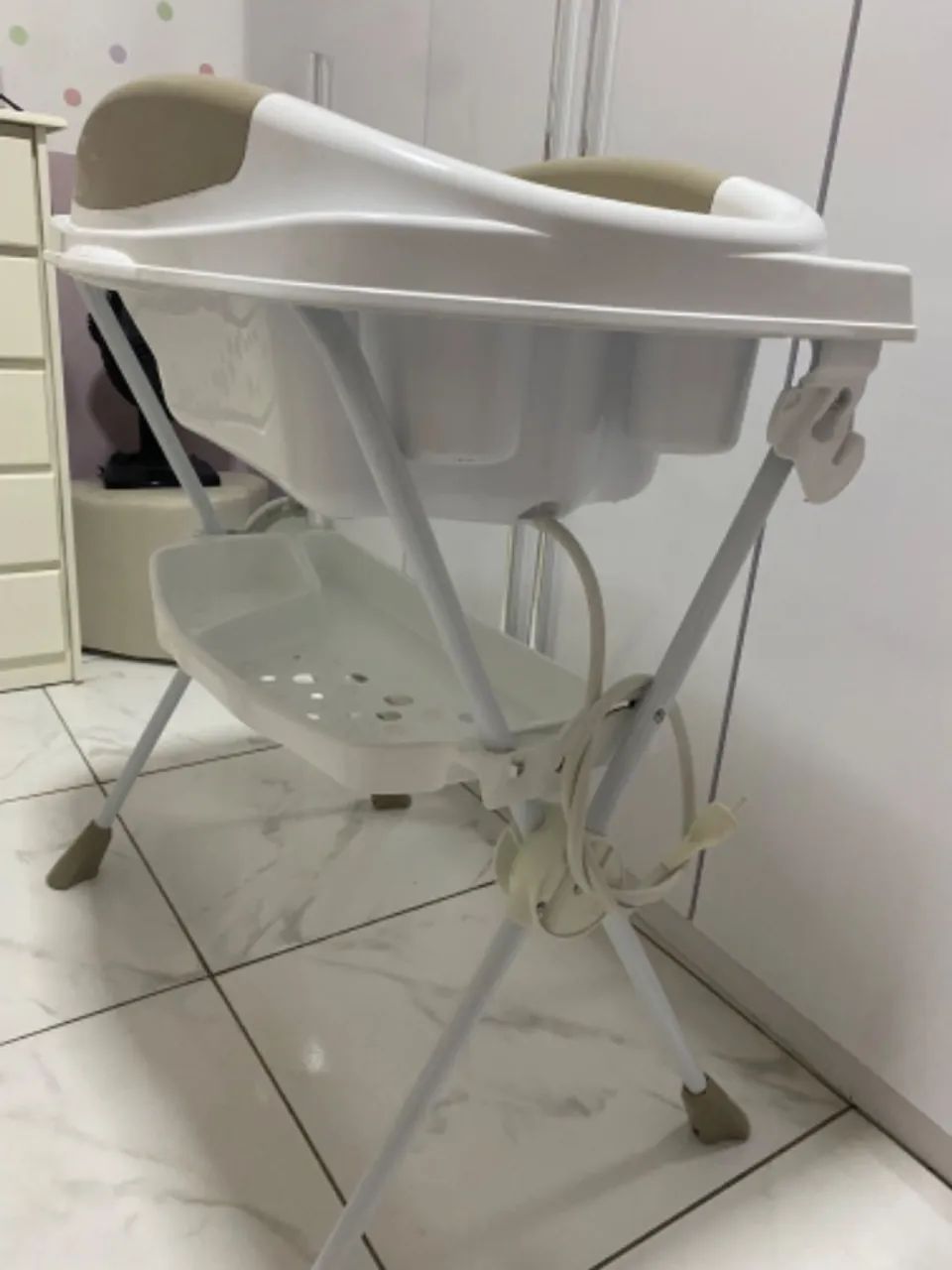 Banheiro com trocador 65578372099714122