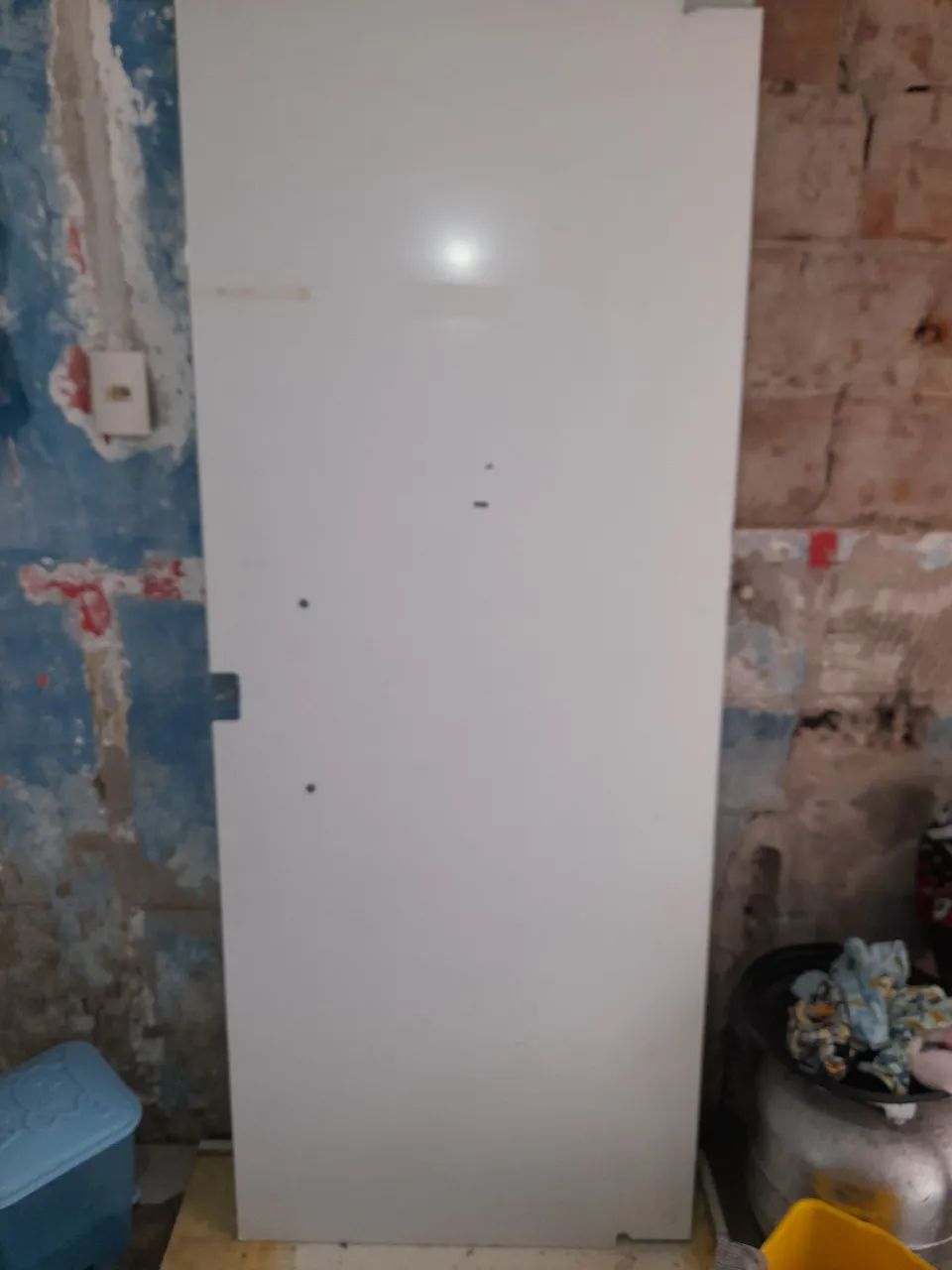 Porta de vidro com película branca 