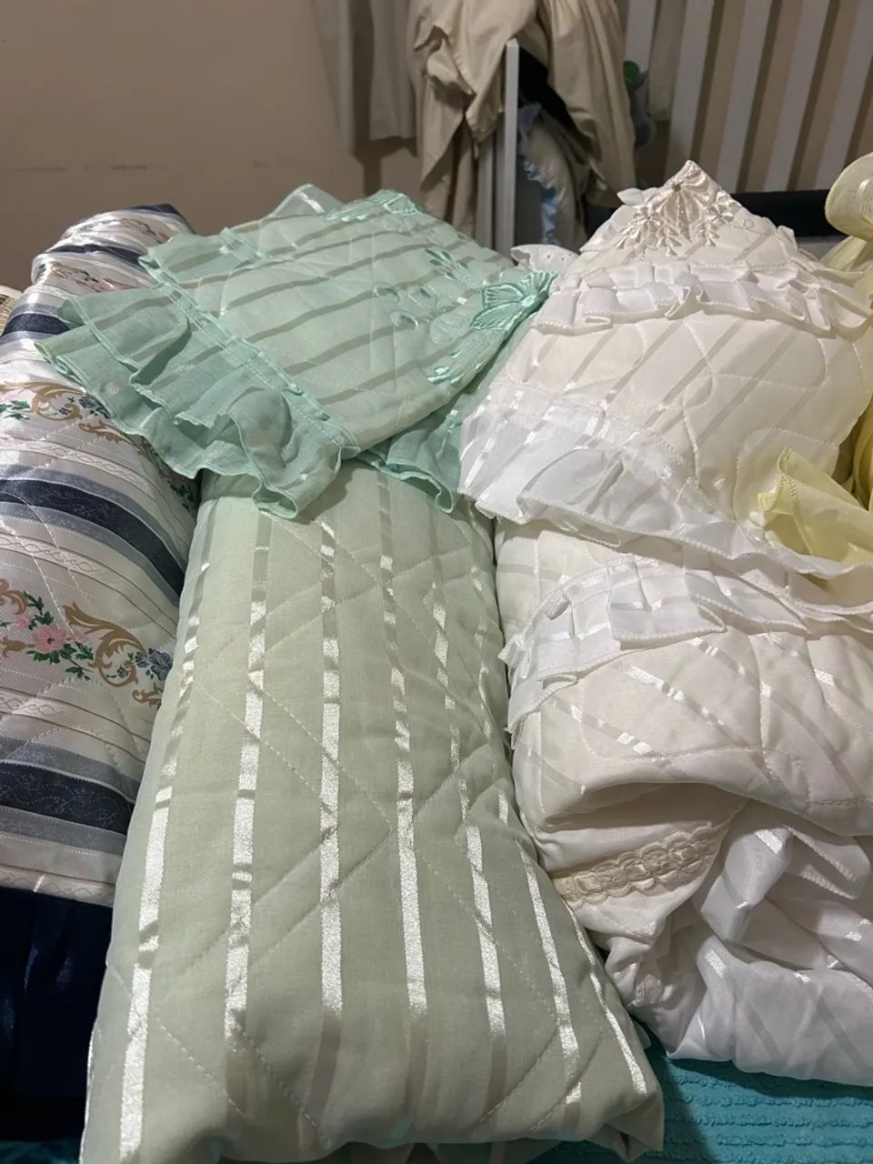 04 ( quatro) Colchas de cama 