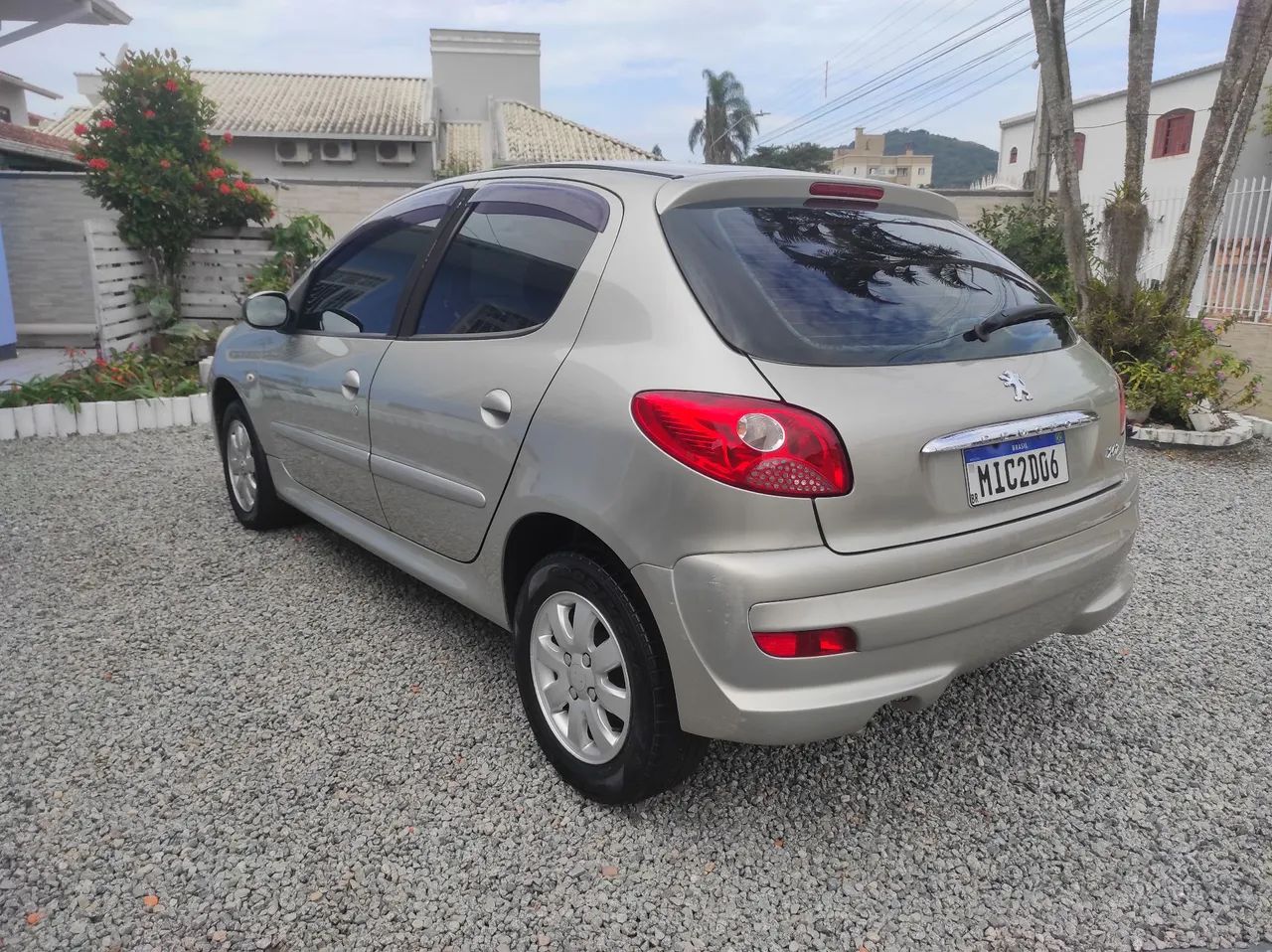 Peugeot 207 XR Sport 1.4 8v - Foto 3