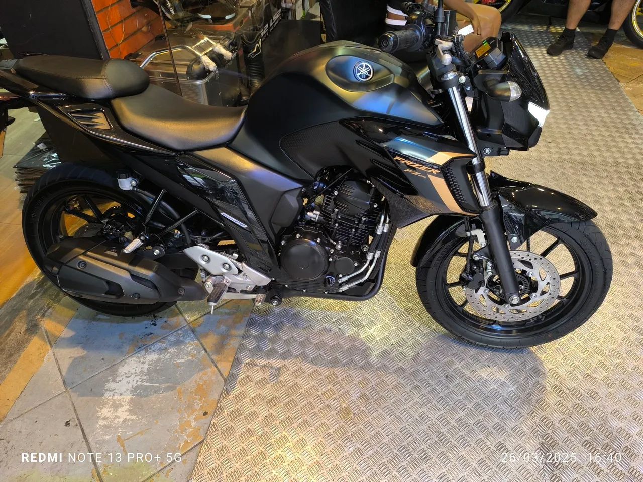 Linda fz25 Nova! vendo ou troco!