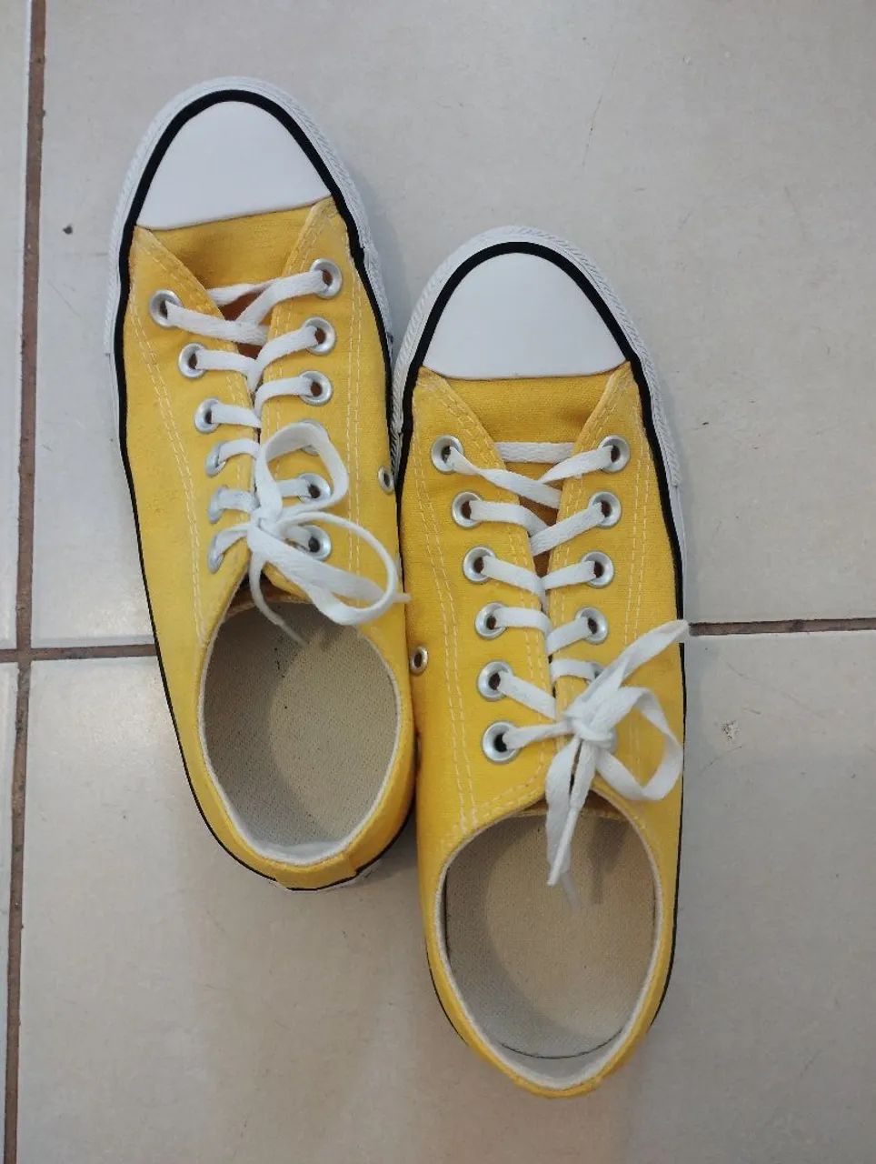 Tênis All Star amarelo em ótimo estado  - Foto 2