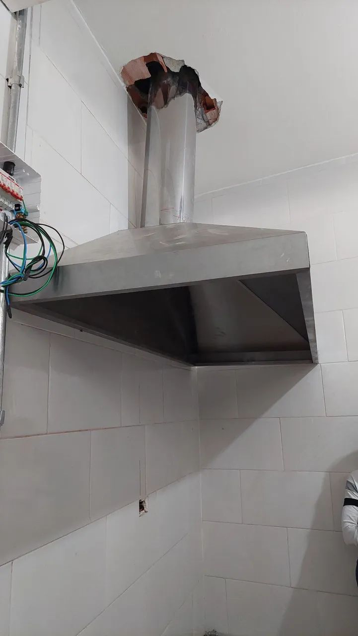 Coifa de Parede para Cozinha em Inox 1,90 X 0,80 seminova com motor e duto 
