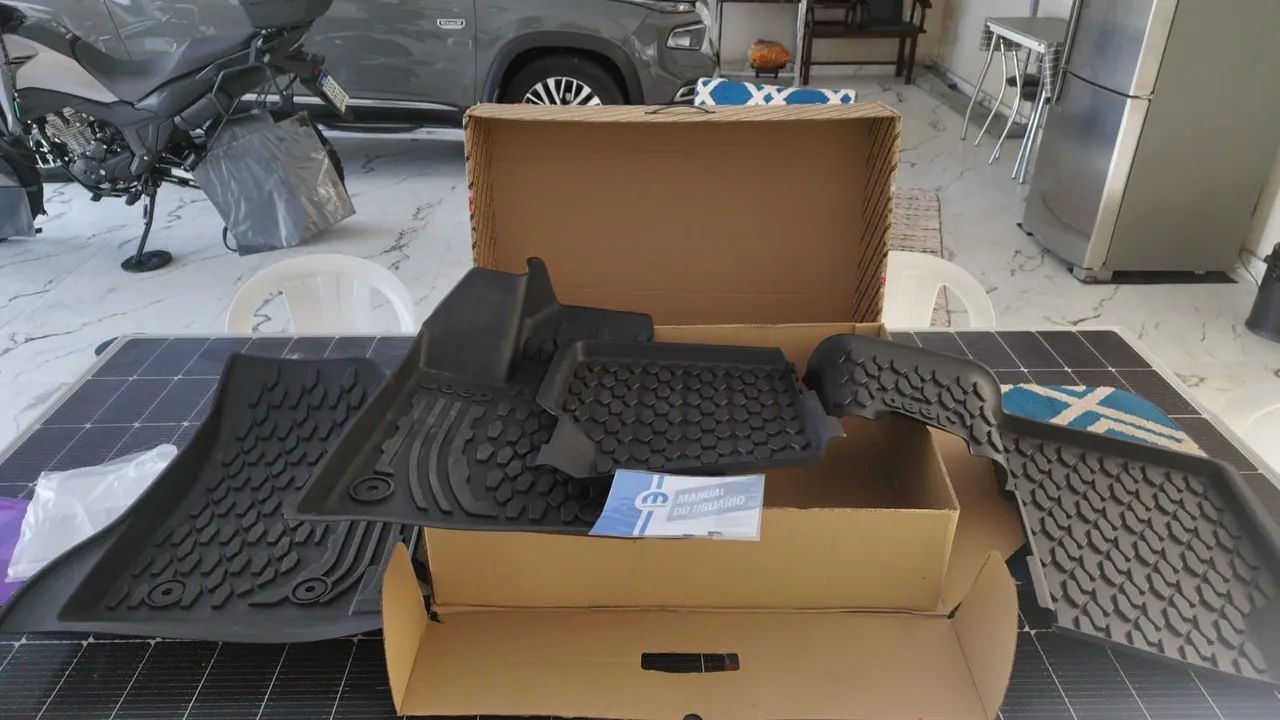 Tapete de borracha com bordas original mopar Jeep compass  (Não entrego)