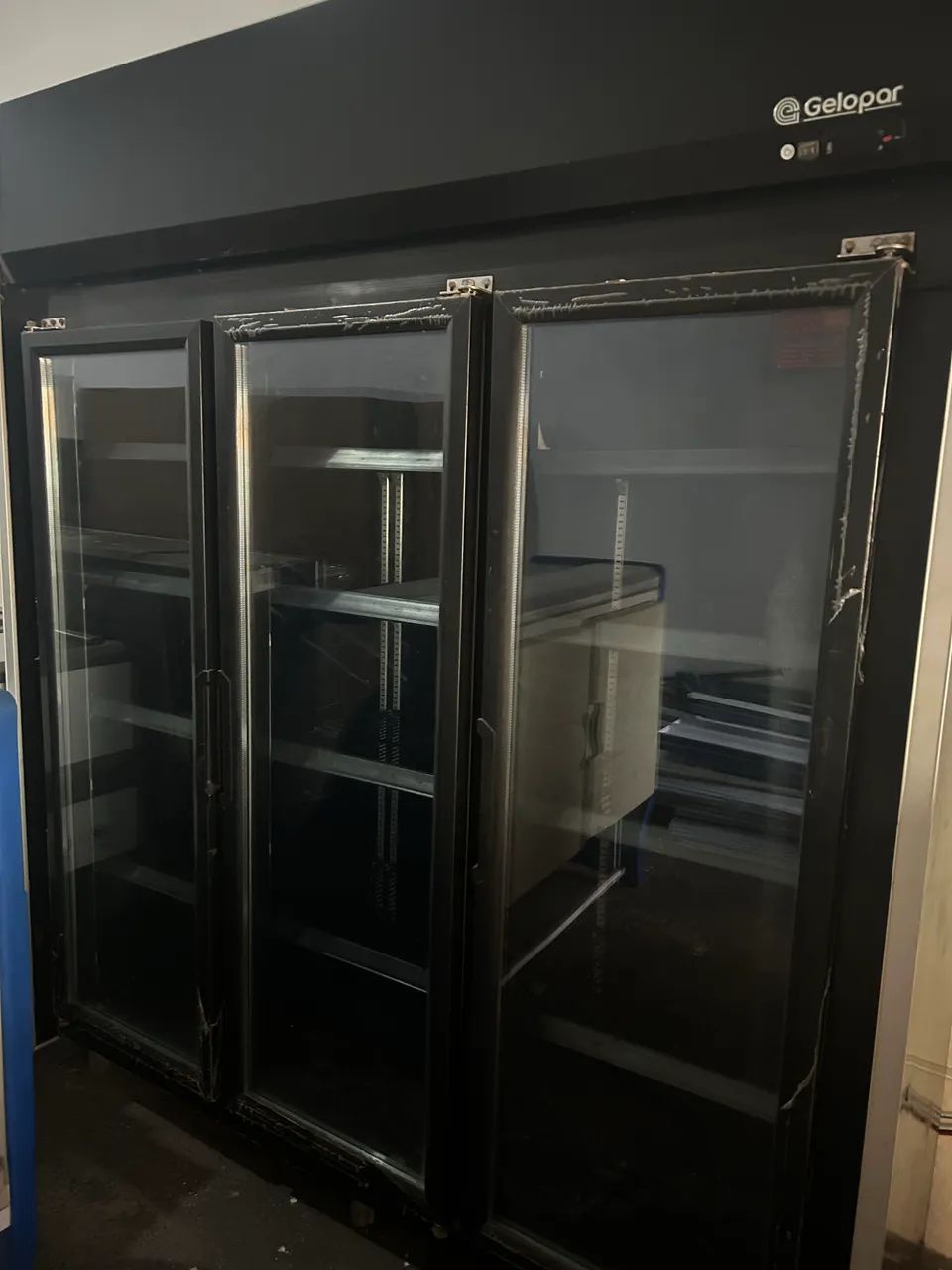 FRIZZER EXPOSITOR VERTICAL 3 PORTAS - Foto 3