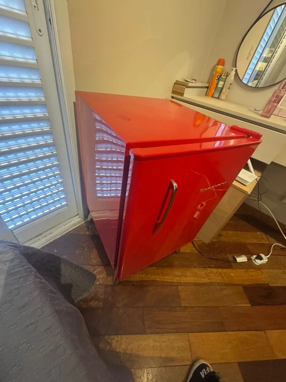 Frigobar vermelho estilo retrô