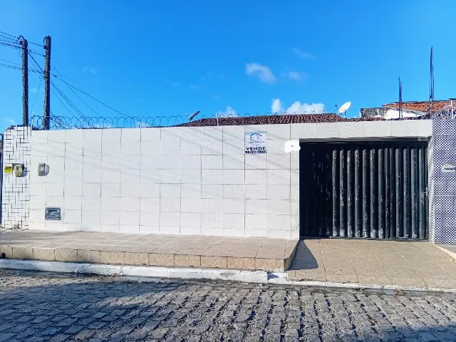 Casa parque dos coqueiros. 3 quartos.