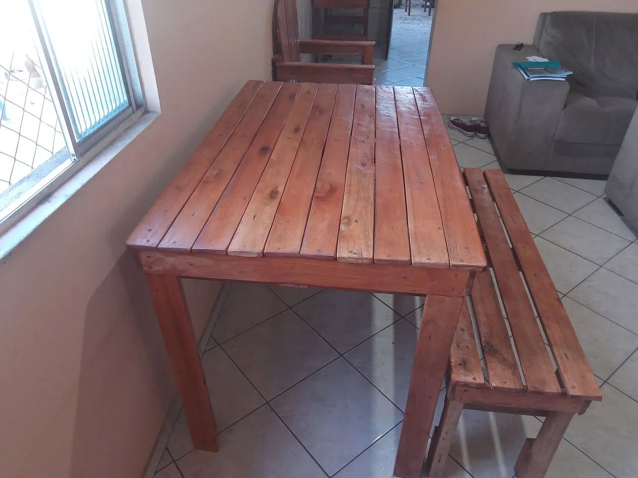 Mesa com dois bancos rústico 64299779019649124