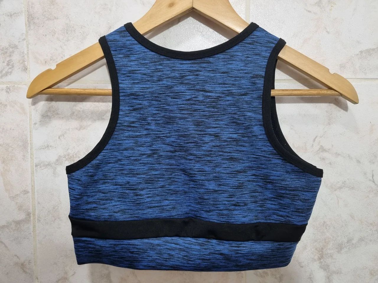 Top de Treino Azul com Detalhe em Mesh - Foto 2