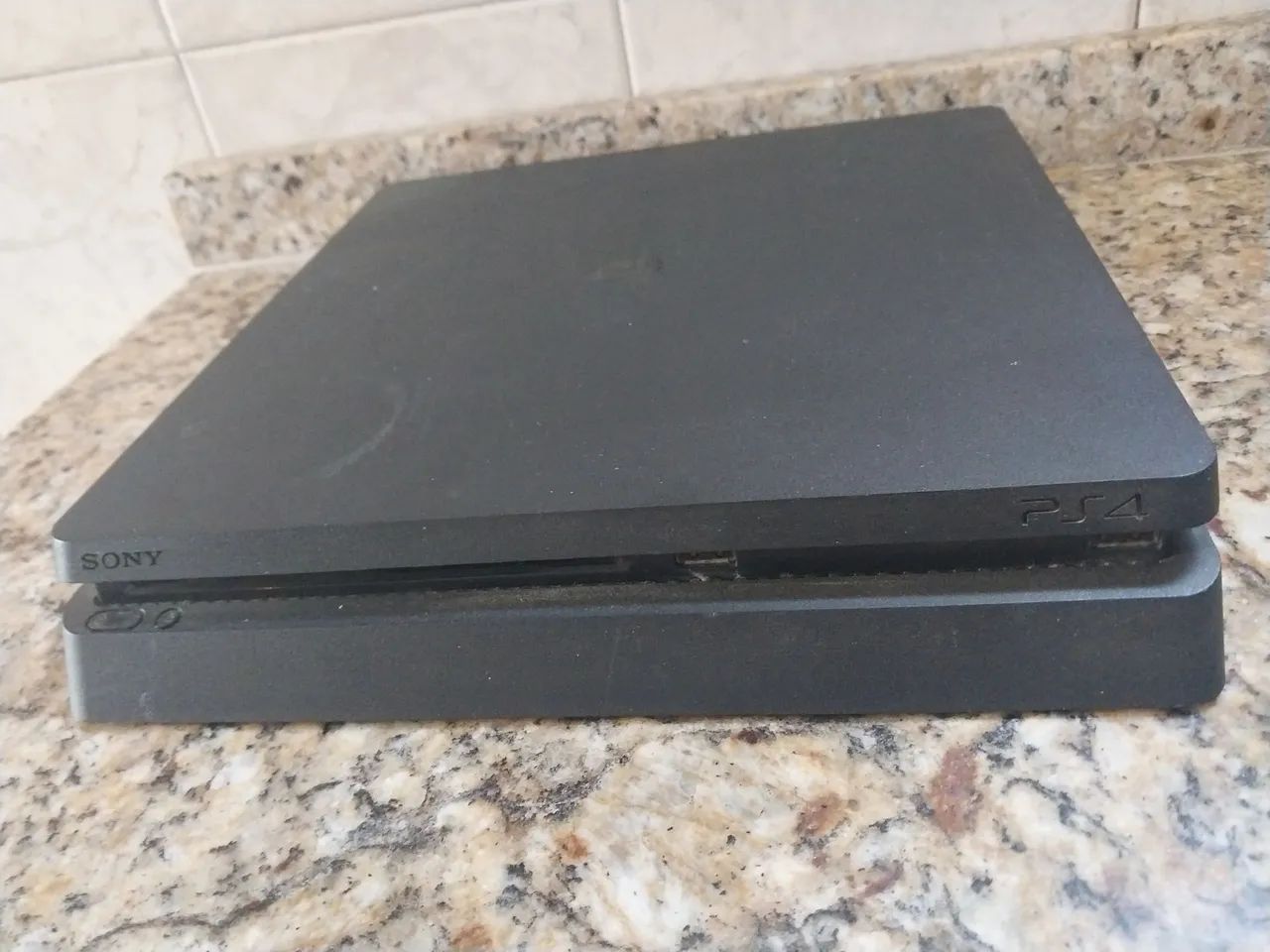 Playstation 4 Slim com 2 controles - Foto 3