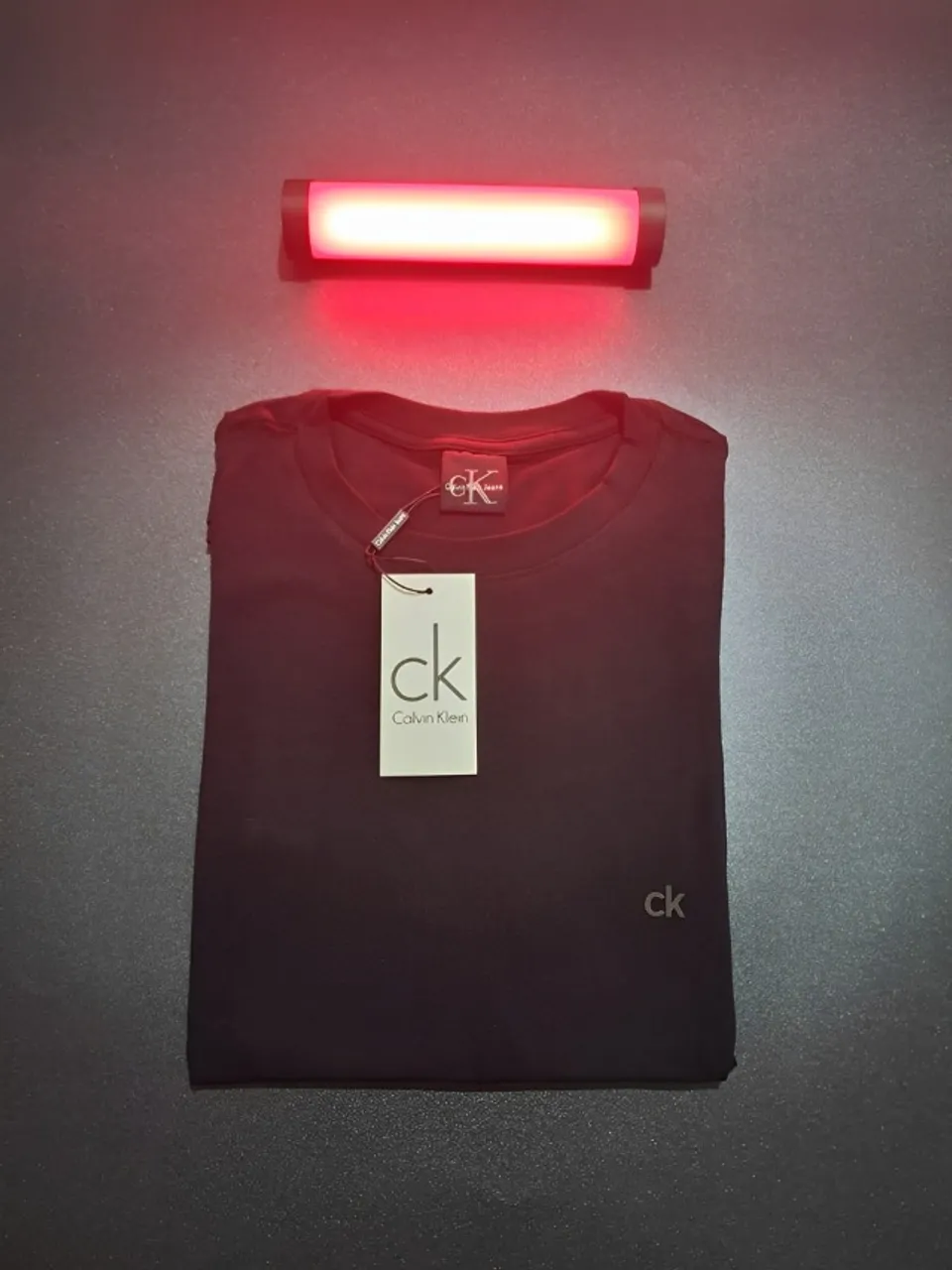 - CAMISA CALVIN KLEIN EM ALGODÃO PERUANO - ENTREGA NA HORA