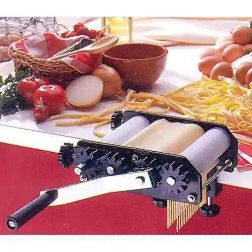 Máquina manual caseira para fazer espaguete