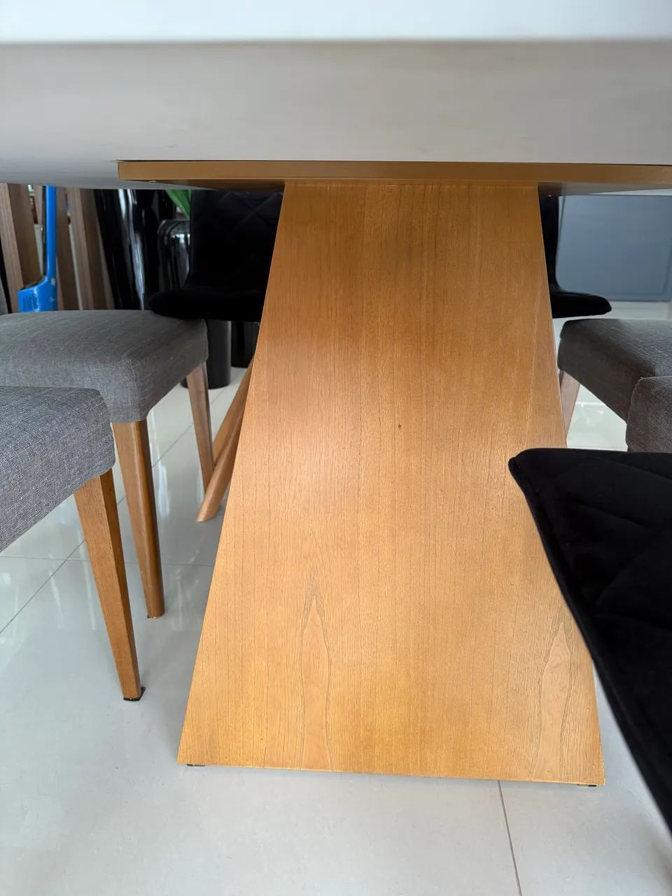 Mesa com 6 cadeiras 64573992980737125