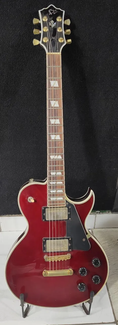 Guitarra SX modelo "Les Paul" em ótimo estado.