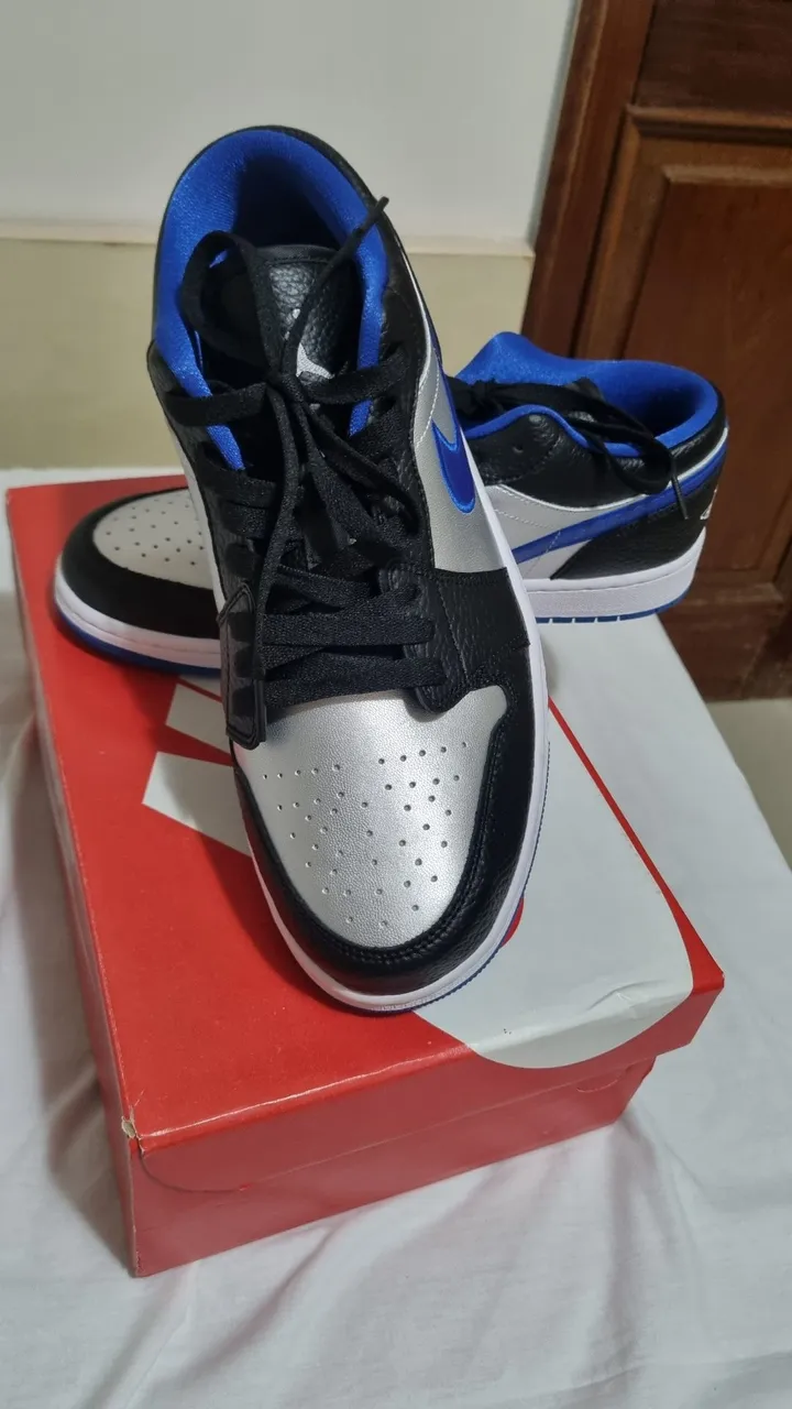 Tênis Nike Air Jordan 1 Low - Prata e Azul