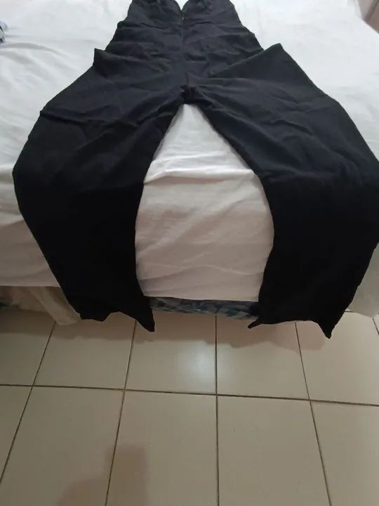 Macacão Flare Preto. Tam M com elastano  - Foto 2