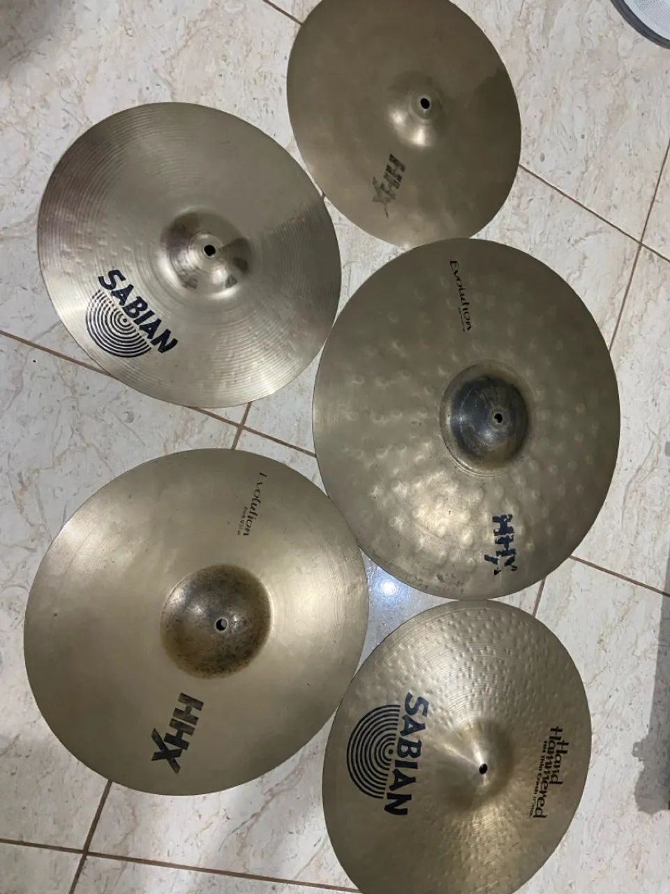 Kit Pratos Sabian HHX Evolution + Case com Rodinhas