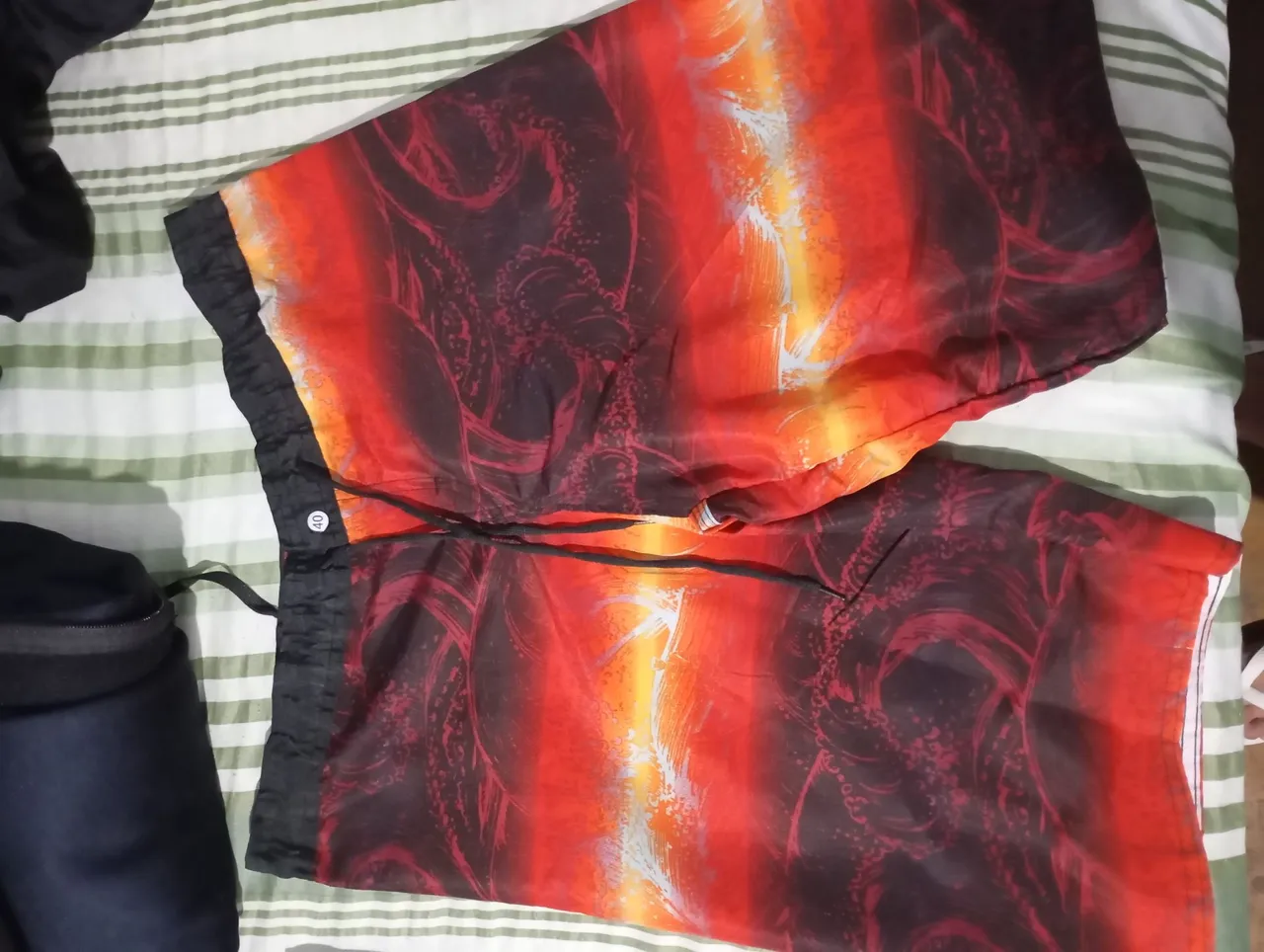Shorts de Praia Masculino Vermelho e Preto