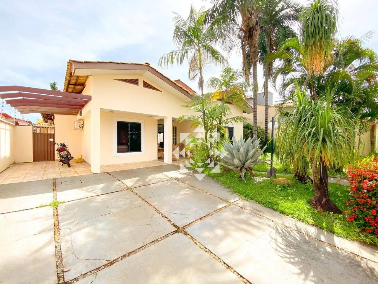 Casa com 4 dormitórios à venda, 260 m² por R$ 990.000,00 - Plano Diretor Norte - Palmas/TO