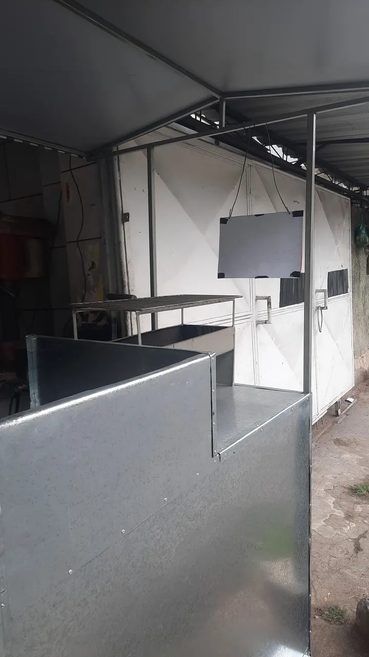 Bancada de metal para comércio