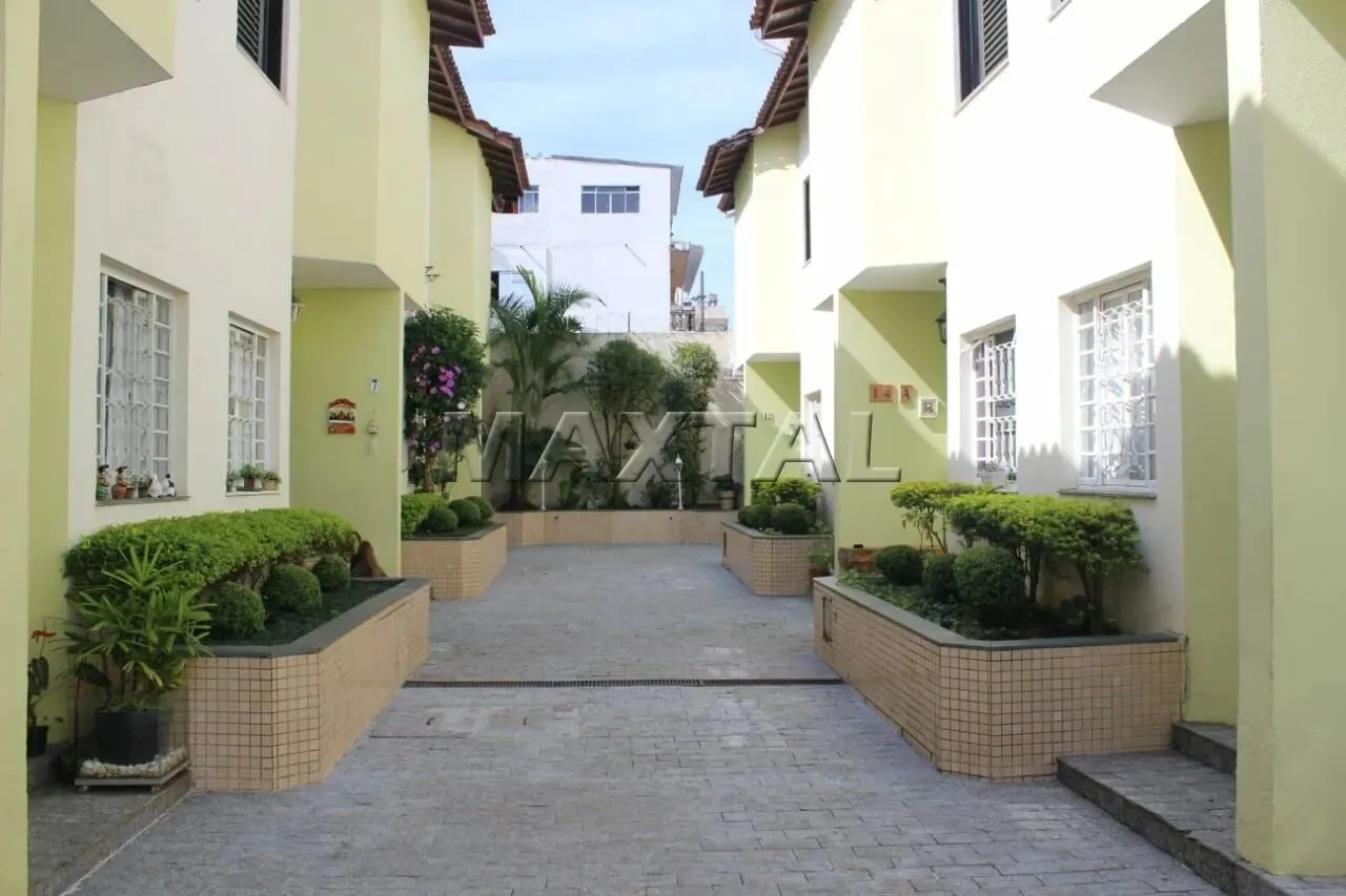 Sobrado à venda na Vila Ede, de 76m². Com 2 dormitórios, e 1 vaga de garagem.