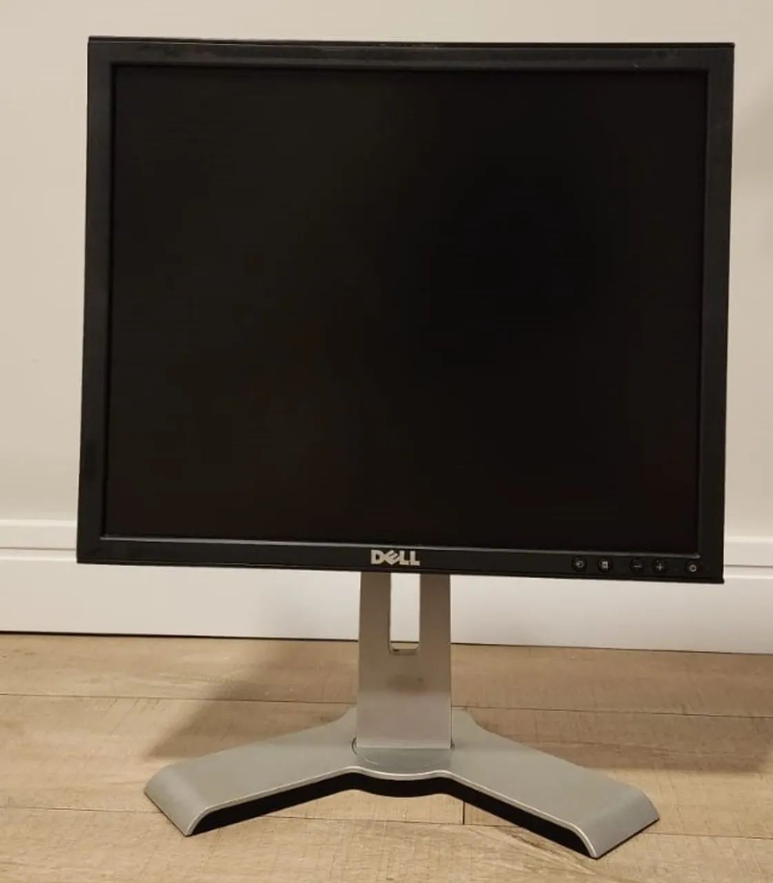 Queima de estoque! Monitores Dell P190ST