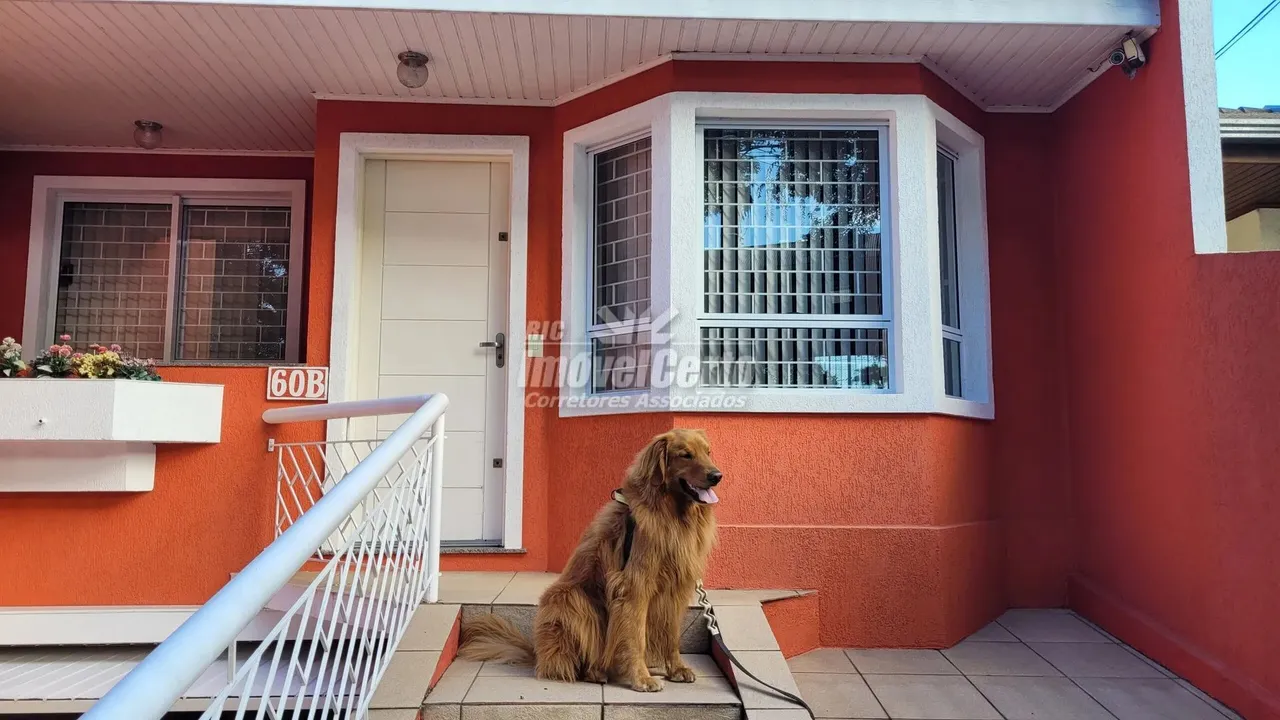 SOBRADO com 3 dormitórios à venda com 136.96m² por R$ 590.000,00 no bairro Bacacheri - CUR